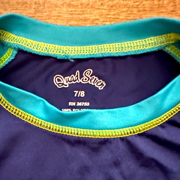 BOYS SWIM SHIRT| Size 7/8 | Little boys - Picture 2 of 4